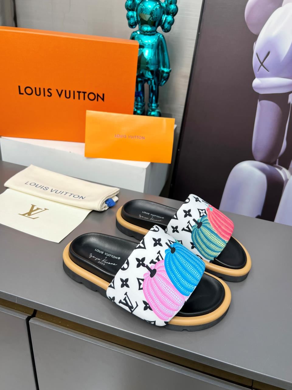 Louis Vuitton Slippers